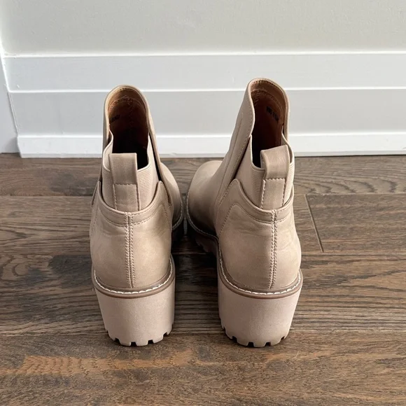 DV by Dolce Vita Rango Beige Ankle Booties - Picture 4 of 5
